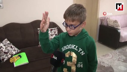 Doğuştan altı parmağı olan Demirhan görenleri şaşırtıyor