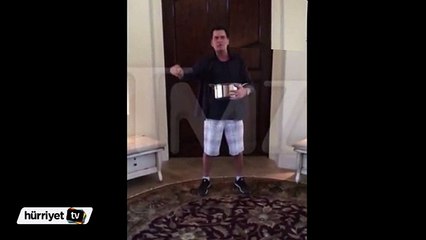 Dünyaca ünlü aktör Charlie Sheen başından aşağıya para döktü