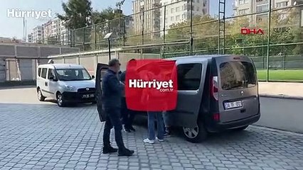 Çaldıkları altın ve özel aparatları polis otosuna saklamışlar