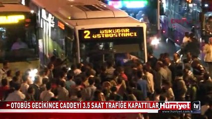 OTOBÜS GECİKİNCE CADDEYİ 3.5 SAAT TRAFİĞE KAPATTILAR
