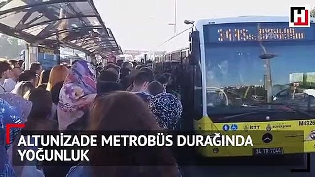 Altunizade metrobüs durağında yoğunluk