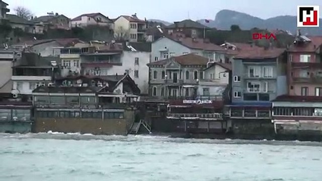 Şiddetli rüzgar denizde 3 metreyi bulan dalgalar oluşturdu