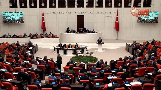 Tuncay Özkan'dan Sansür Yasası Teklifine Tepki: Kış Uzun Sürebilir Ama Mutlaka Bahar Gelecektir