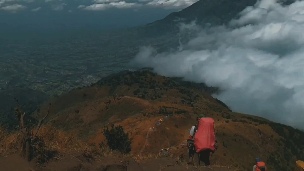 Petualangan Pendakian Gunung Merbabu di Jawa Tengah, Indonesia