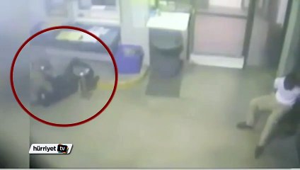 Kalp krizi geçiren polisi kelepçeli mahkum kurtardı
