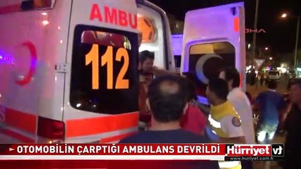 OTOMOBİLİN ÇARPTIĞI AMBULANS DEVRİLDİ: 5 YARALI