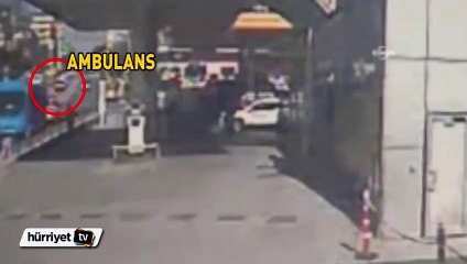 Kadıköy'de ambulansla otobüsün çarpışması kamerada