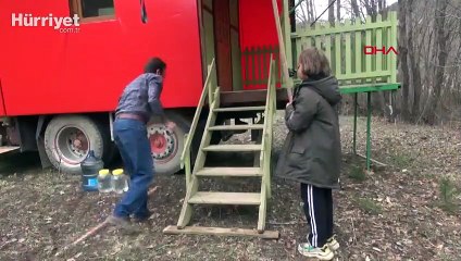 Turkish man self-isolates in truck amid pandemic