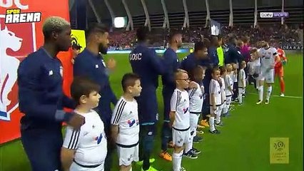 Tribün yıkıldı, maç ertelendi!