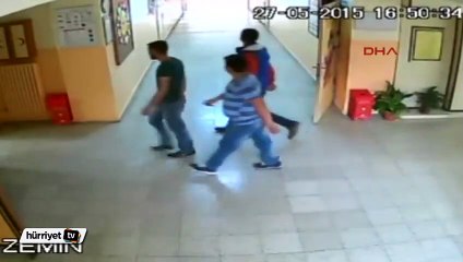 Anaokulu öğrencisinin ailesi öğretmene kızıp okul bastı