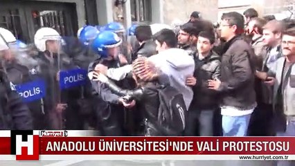 ANADOLU ÜNİVERSİTESİ'NDE VALİ PROTESTOSU