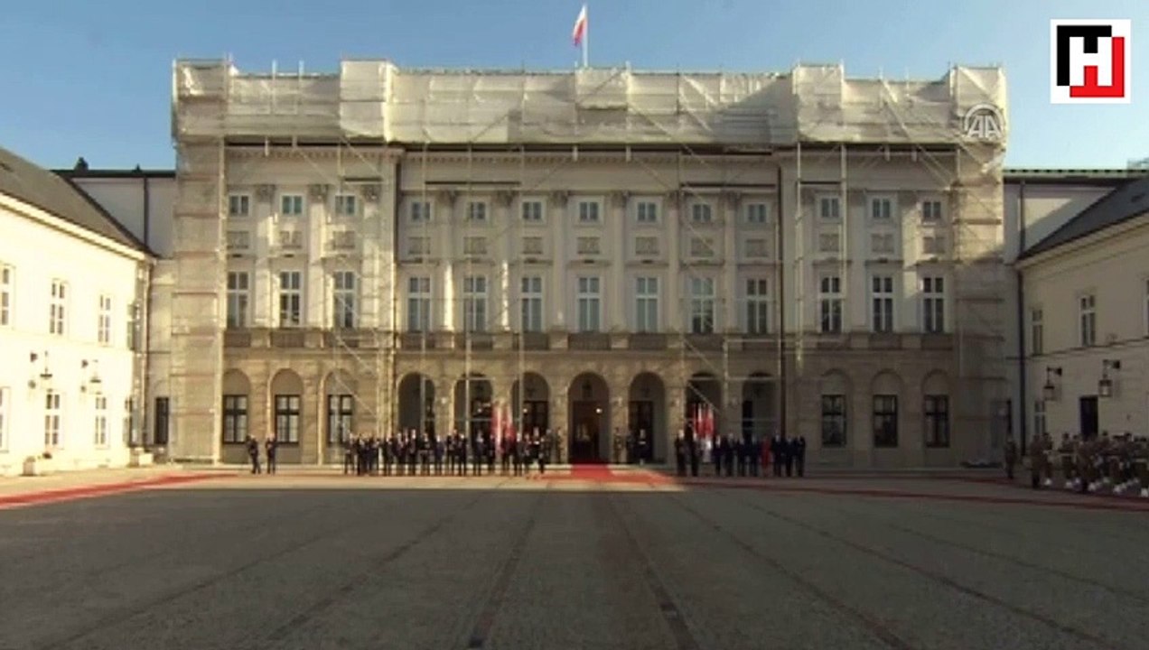 Cumhurbaşkanı Erdoğan'ı "Ey büt-i nev eda" ile karşıladılar