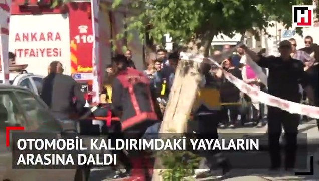 Direksiyon hakimiyetini kaybeden sürücü kaldırımdaki yayaların arasına daldı