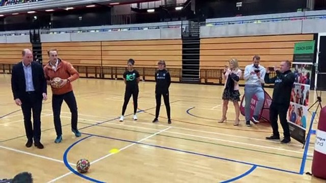 El príncipe Guillermo, un perfecto boxeador en el ring de combate por una buena causa