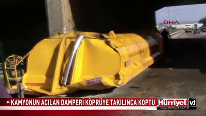 İNEGÖL'DE KAMYONUN AÇILAN DAMPERİ KÖPRÜYE TAKILINCA KOPTU