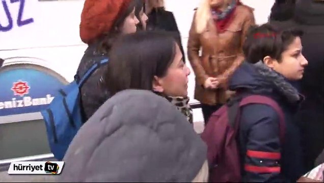 Kadına şiddet protestosunda kadınlara küfür eden gence dayak