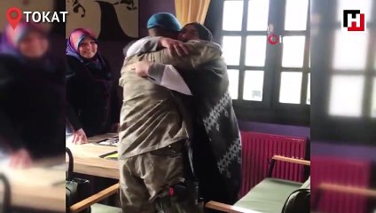 Askerden annesine duygulandıran sürpriz