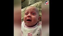 Annesi şarkı söyleyince gülen, babası söyleyince ağlayan bebek