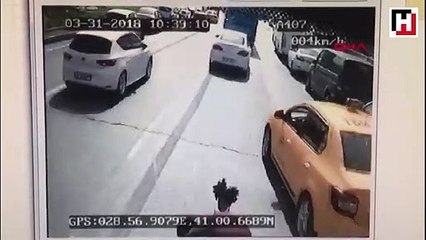 İstanbul'da inanılmaz olay! Çocuklarını otobüsün önüne atıp gitti