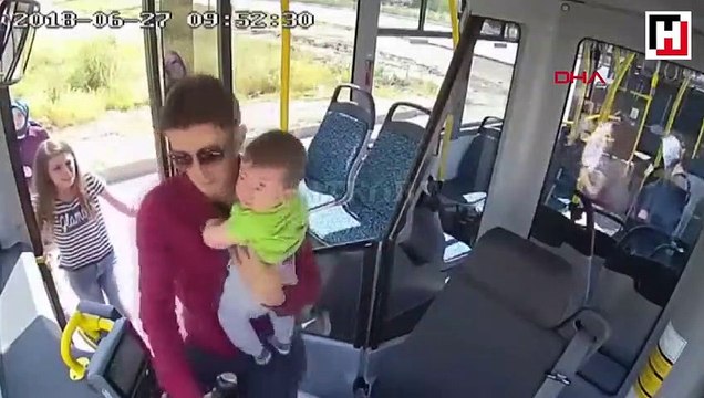 Kahraman şoför, kazada yaralanan anne ve bebeği hastaneye yetiştirdi