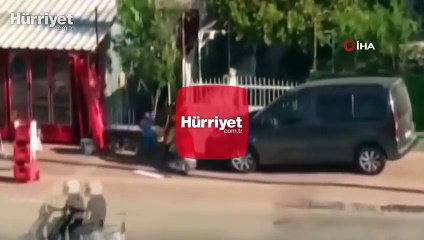 Sokak ortasında kadına şiddet uyguladı