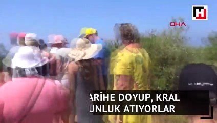 Antik kentte tarihe doyup, Kral Koyu'nda yorgunluk atıyorlar