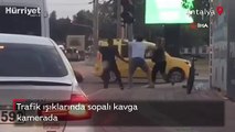 Trafikte sopalı kavga! Dehşete düşüren anlar kamerada