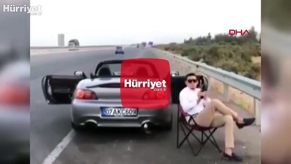 Otomobilini yol kenarına park edip, tabancayla art arda havaya ateş etti