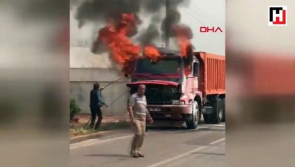 Seyir halindeki kamyon alev alev yandı