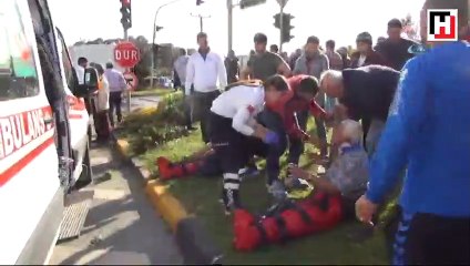 Antalya'da kontrolden çıkan otomobil minibüse çarptı