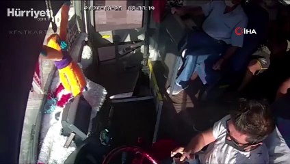 Kırmızı ışıkta bekleyen araçları kazanın görüntüleri ortaya çıktı