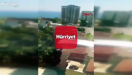 Koronavirüs nedeniyle çatıda bikinili, mayolu güneşlenme