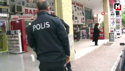 Yolda yürürken "hem arkadaşından hem çantasından oldu"
