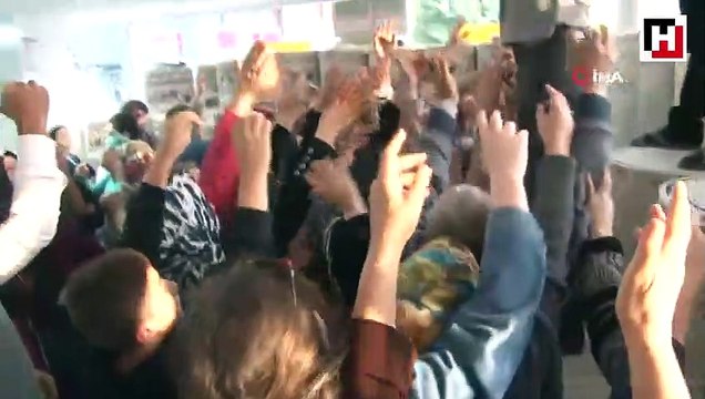 Halı mağazasında yaşanan izdiham kameraya böyle yansıdı