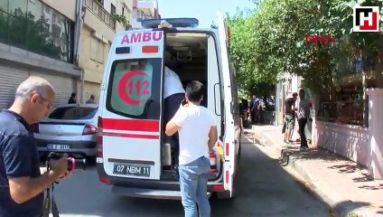 Babasının boğazına komando bıçağı sapladı