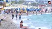 Antalya'da nemden bunalan Konyaaltı Sahili’ne akın etti