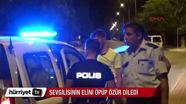 Kaza yaptı, sevgilisinin elini öpüp özür diledi