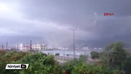 Demre'de hortum seraları vurdu