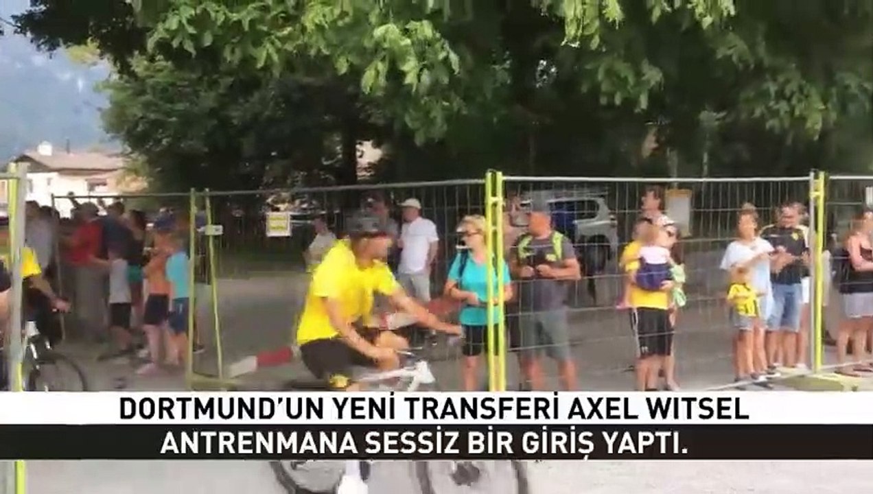 Witsel ilk antrenmanına bisikletiyle geldi