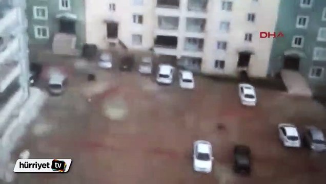 Yozgat'ta şiddetli rüzgar çatıları uçurdu