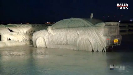 Araba tamamen buz tuttu