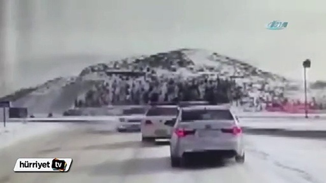 Çin'de karlı zeminde zincirleme kaza