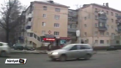 Rusya’da beş aracın karıştığı zincirleme kaza kameraya yansıdı