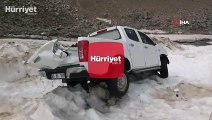 Çığ faciasında kar altında kalan araçlar karların erimesiyle ortaya çıktı