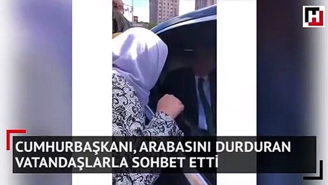 Cumhurbaşkanı, arabasını durduran vatandaşlarla sohbet etti