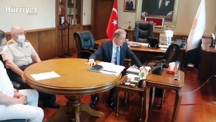 Bakan Akar'dan, babasının vefatına rağmen görevini sürdüren yarbaya telefon