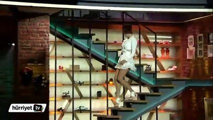 Beyaz, kaşla göz arasında Ivana'ya öpücüğü kondurdu