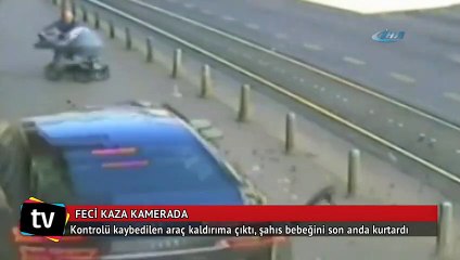 Kaldırıma çıkan otomobil bebek arabasını...