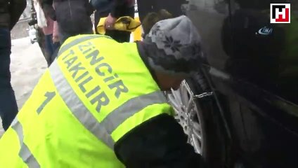 Uludağ'da kar yüzünden yol kapandı, kilometrelerce uzunlukta kuyruk oluştu