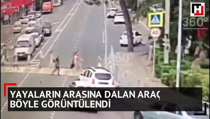 Yayaların arasına dalan araç böyle görüntülendi